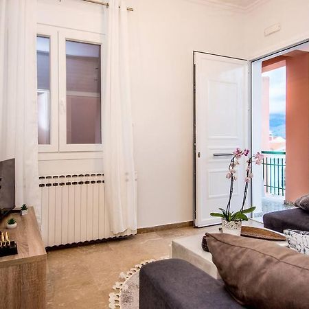 Kurti Apartments 阿尔戈斯托利翁 外观 照片